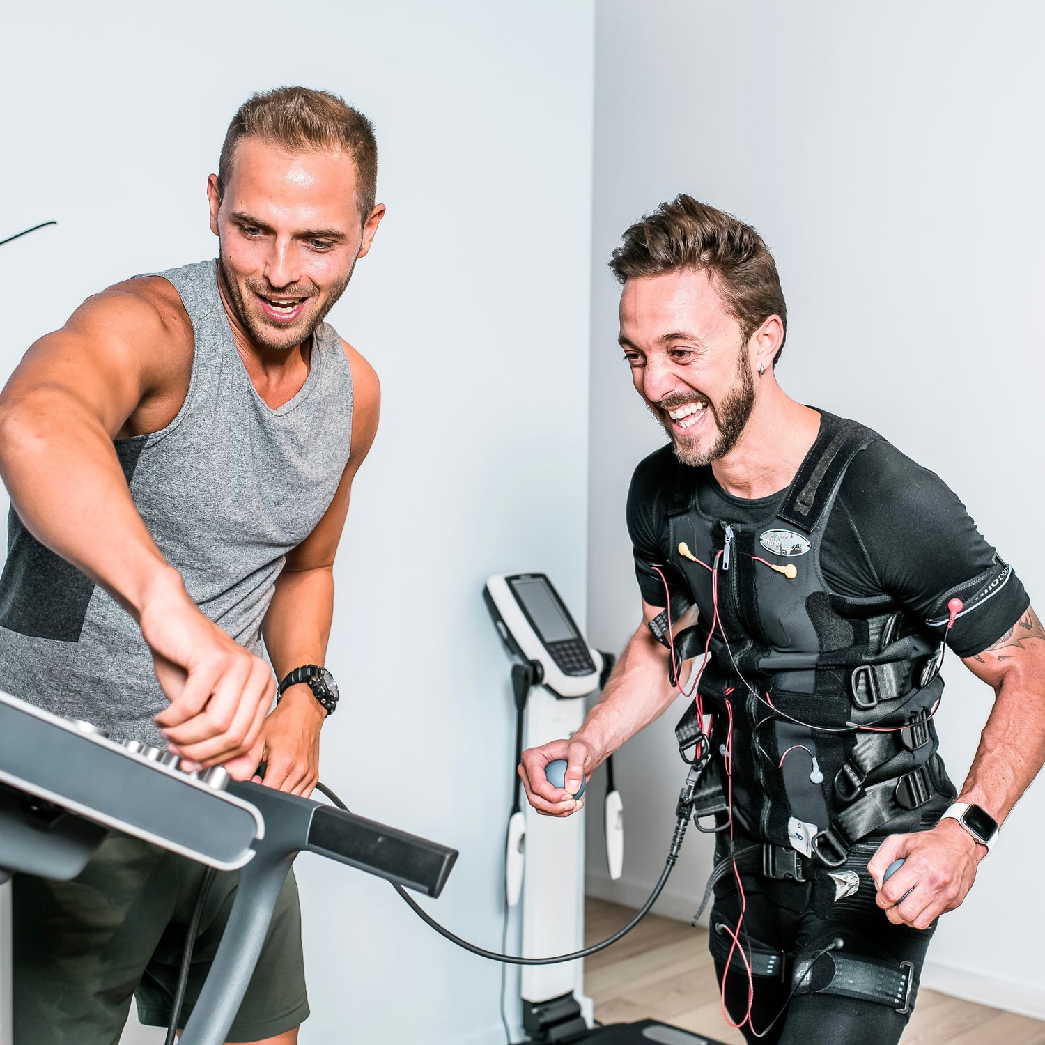 Exercising with EMS is a worldwide recognised workout trend with enormously positive feedback from professional athletes to corporate office worker. Activate up to 90% of your muscles in one go, and have your workout done & dusted in 20min!